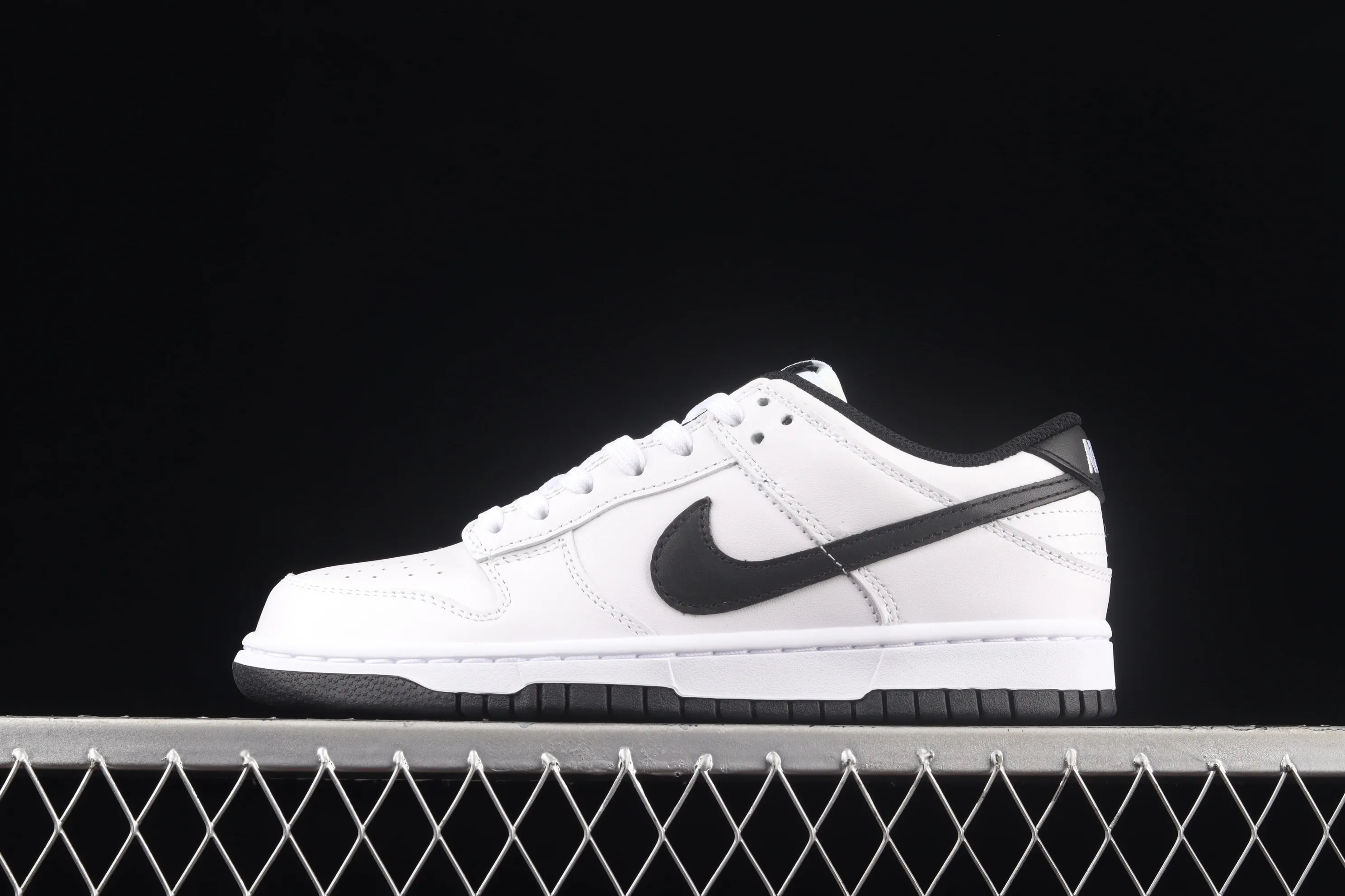All categories Nk SB Dunk Series Nk SB Dunk Low Low-top sneakers J version Nk SB Dunk Low White and black color Dunk series low-top casual sports skateboard shoes DD1503-113